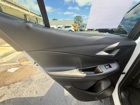 Used 2021 Buick Encore GX Preferred w/ Cold Weather Comfort Package FWD image 13