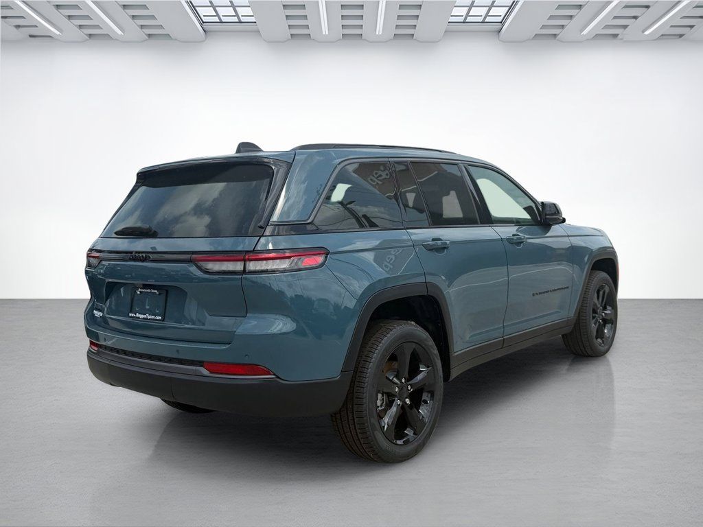 New 2026 Jeep Grand Cherokee Limited RWD image 3