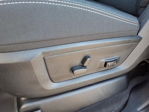New 2026 RAM 2500 Big Horn AWD/4WD image 16