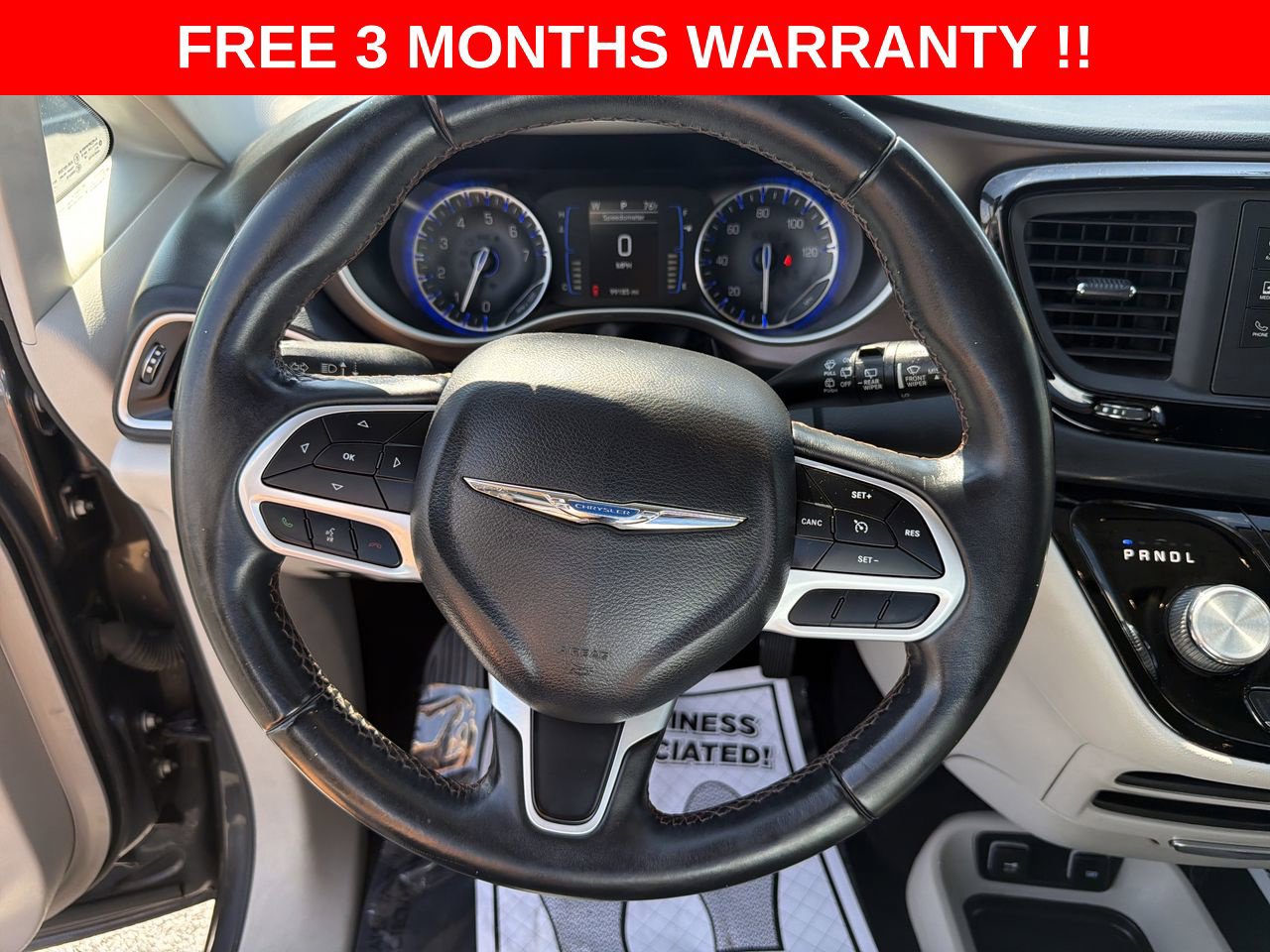 Used 2017 Chrysler Pacifica Touring-L FWD image 15