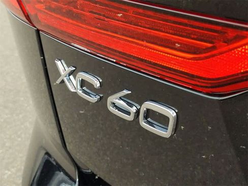 Used 2025 Volvo XC60 T8 Plus w/ Protection Package Premier image 11