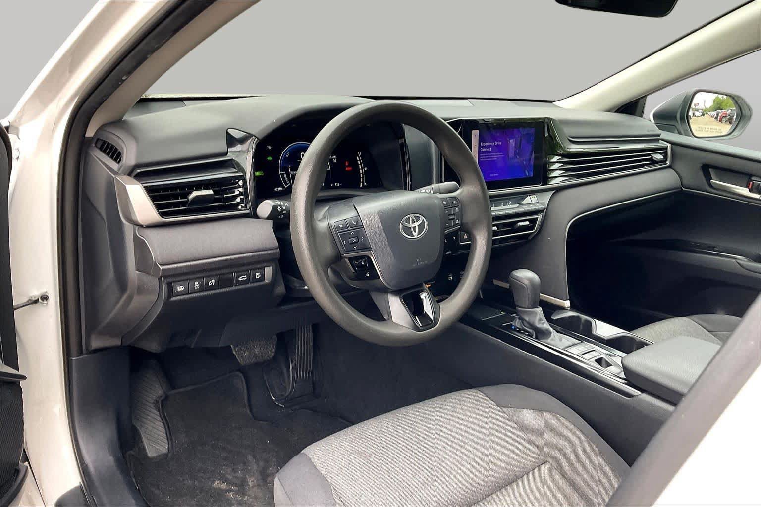 Used 2025 Toyota Camry LE w/ Convenience Package FWD image 17