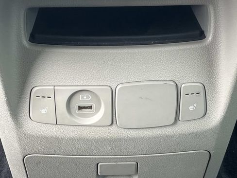 Used 2016 Kia Sedona EX FWD image 17