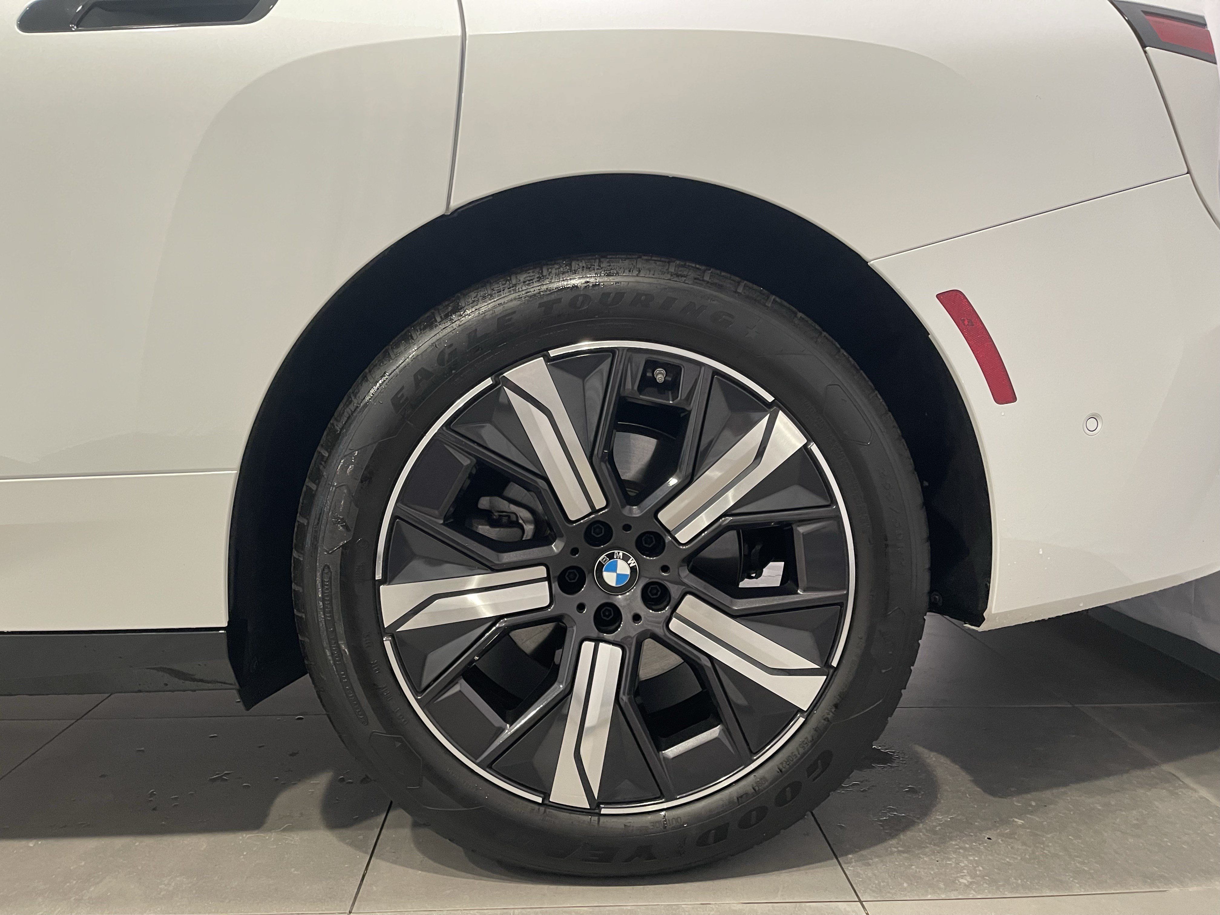 Used 2026 BMW iX xDrive45 w/ Premium Package AWD/4WD image 8
