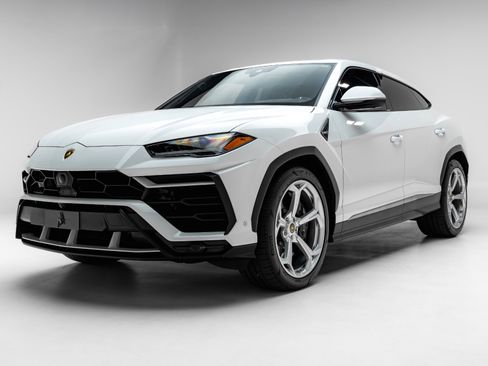 Used 2020 Lamborghini Urus AWD/4WD image 2