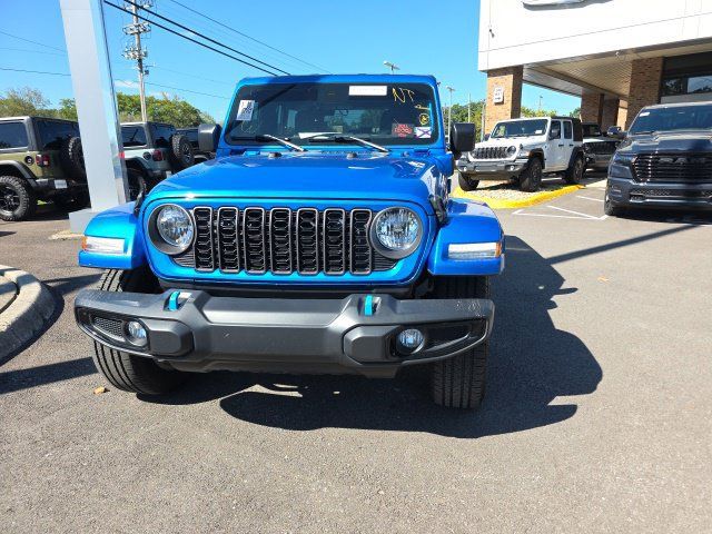 Used 2024 Jeep Wrangler Unlimited w/ Convenience Group AWD/4WD image 2