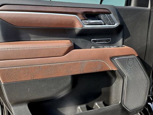 Used 2025 GMC Sierra 1500 Denali Ultimate image 12