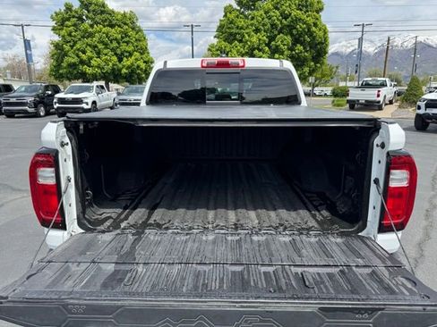 Used 2024 GMC Canyon AT4 w/ AT4 Premium Package AWD/4WD image 11