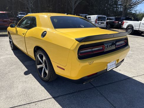 Used 2018 Dodge Challenger SXT w/ Blacktop Package image 5