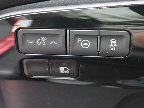 Certified 2019 Toyota Prius XLE AWD/4WD image 13