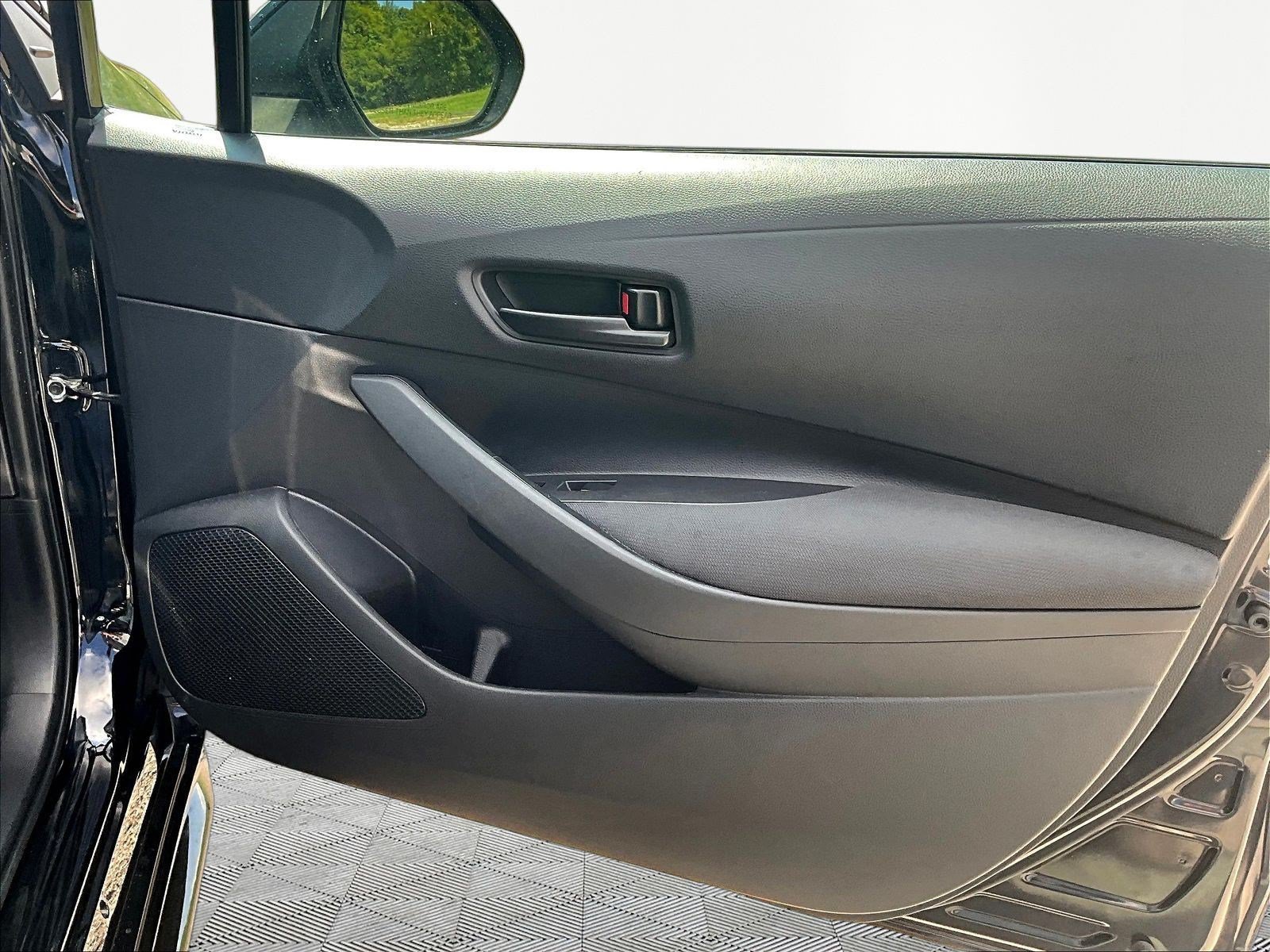 Used 2025 Toyota Corolla LE FWD image 28