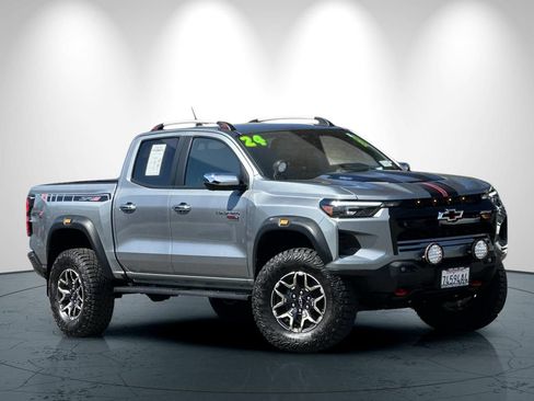 Used 2024 Chevrolet Colorado ZR2 w/ ZR2 Convenience Package III AWD/4WD image 2