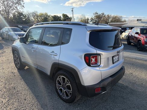 Used 2016 Jeep Renegade Limited image 4