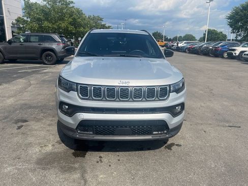 Used 2024 Jeep Compass Latitude AWD/4WD image 8