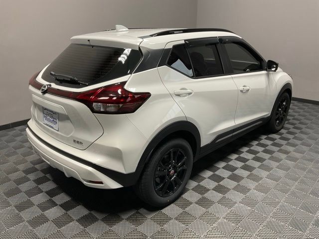 Used 2023 Nissan Kicks SR w/ SR Premium Package FWD image 8