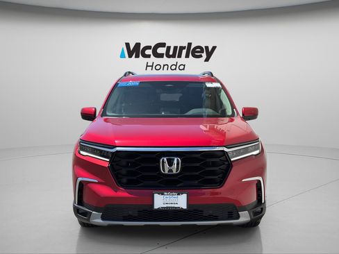 Certified 2025 Honda Pilot Touring image 8