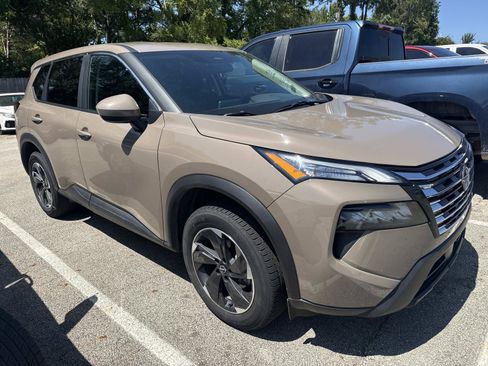 Used 2025 Nissan Rogue SV AWD/4WD image 1