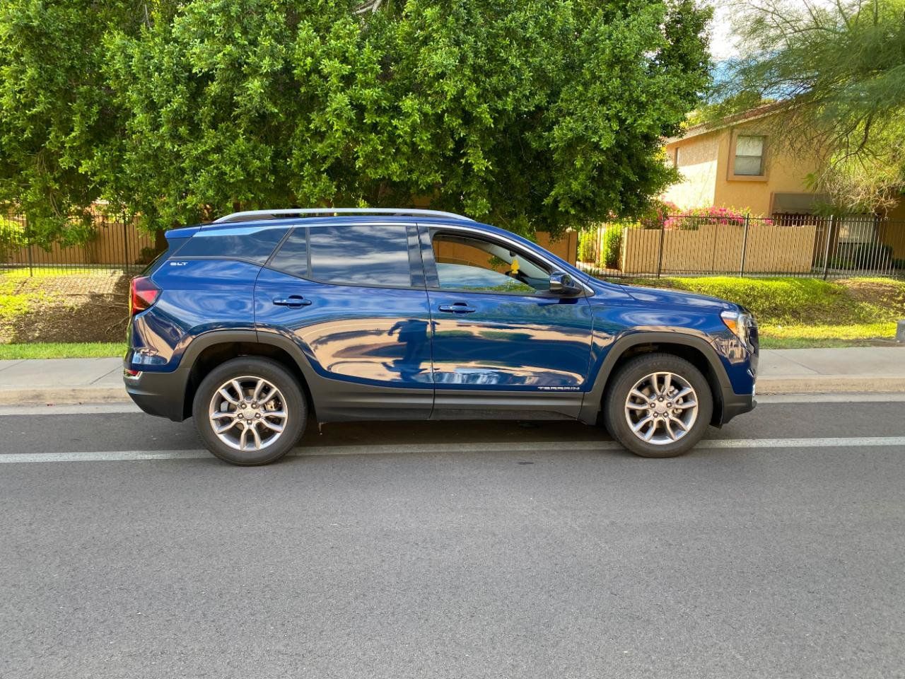 Used 2022 GMC Terrain SLT w/ Tech Package AWD/4WD image 8