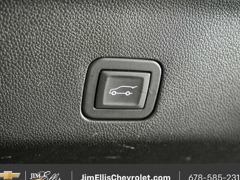 Used 2025 Chevrolet Suburban LT image 33