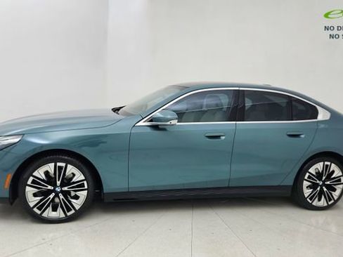 Used 2026 BMW 530i RWD image 3