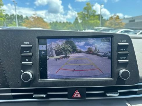 Used 2024 Hyundai Elantra SE FWD image 13
