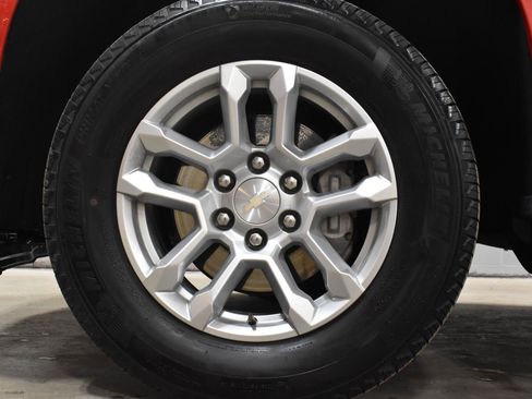 Used 2022 Chevrolet Silverado 1500 LT AWD/4WD image 31