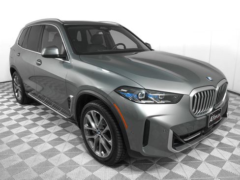 Used 2025 BMW X5 xDrive40i AWD/4WD image 2