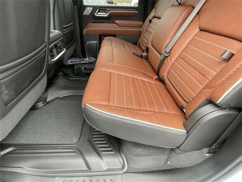 New 2026 GMC Sierra 2500 Denali Ultimate w/ LPO, Black Badging Package image 9