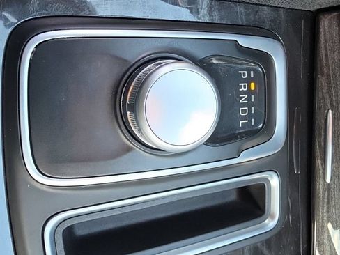 Used 2015 Chrysler 300 Limited RWD image 23