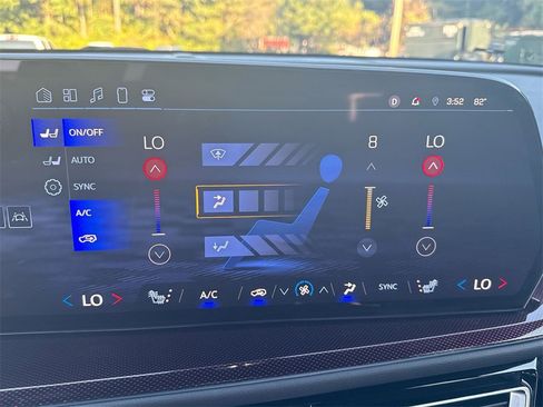 Used 2024 Chevrolet Traverse Z71 w/ LPO, Floor Liner Package image 25