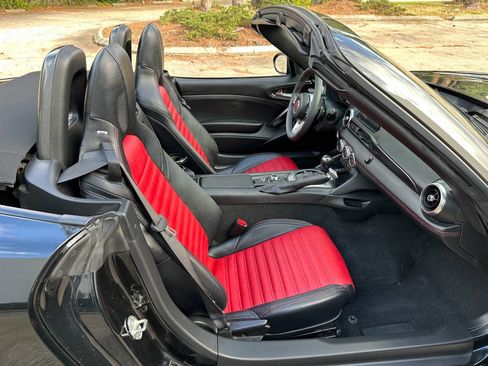 Used 2018 FIAT 124 Spider Abarth image 23