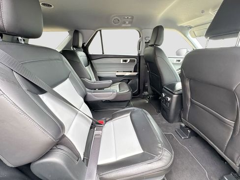 Used 2022 Ford Explorer XLT w/ Equipment Group 202A RWD image 28