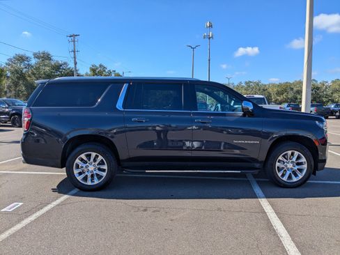 Used 2023 Chevrolet Suburban Premier image 3