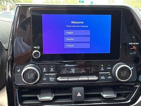 Certified 2024 Toyota Highlander XLE image 13