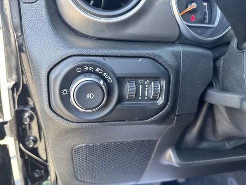 Used 2018 Jeep Wrangler Sport AWD/4WD image 17