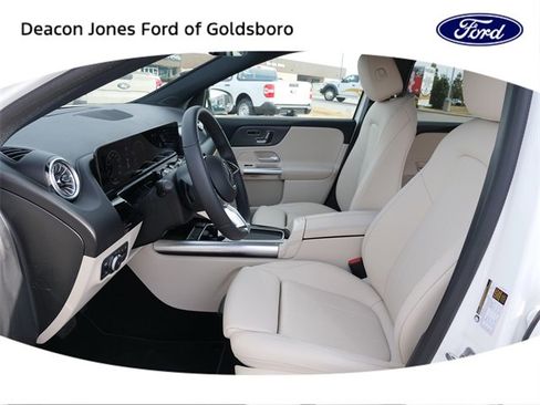 Used 2025 Mercedes-Benz GLA 250 image 16