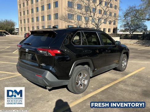 Used 2022 Toyota RAV4 LE image 5