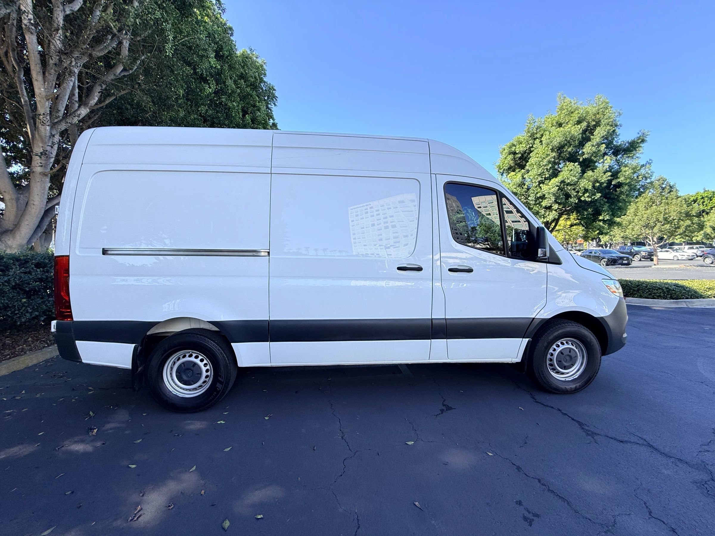 Used 2022 Mercedes-Benz Sprinter 2500 144 Cargo image 9