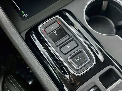 Used 2025 Honda Pilot Touring image 35