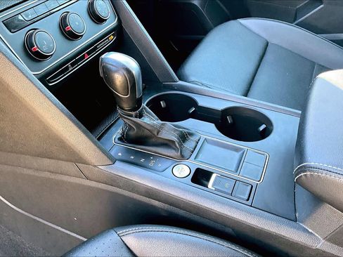 Used 2023 Volkswagen Atlas SE image 16