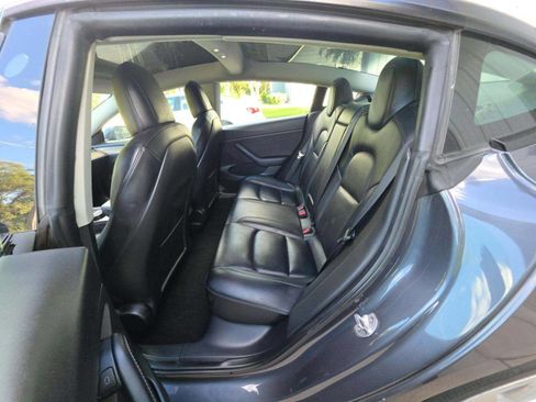 Used 2022 Tesla Model 3 RWD image 9