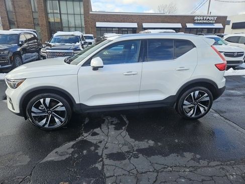 Used 2024 Volvo XC40 B5 Ultimate w/ Protection Package Premier image 4