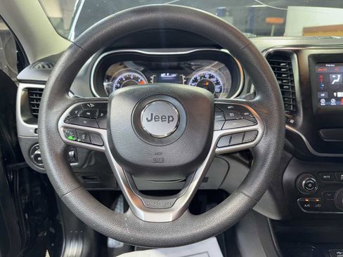 Used 2019 Jeep Cherokee Latitude w/ Popular Appearance Group image 18