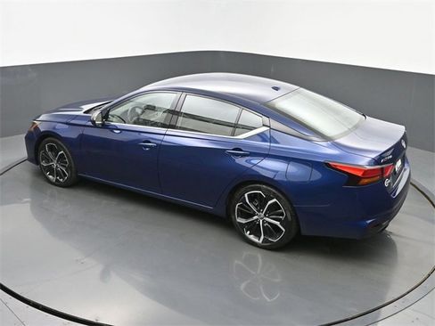 Used 2023 Nissan Altima 2.5 SR image 40