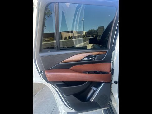 Used 2015 Cadillac Escalade Premium RWD image 15