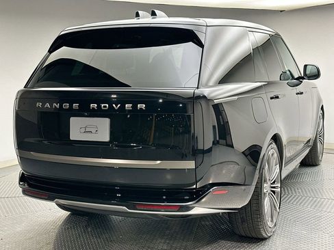 Used 2025 Land Rover Range Rover SE image 3