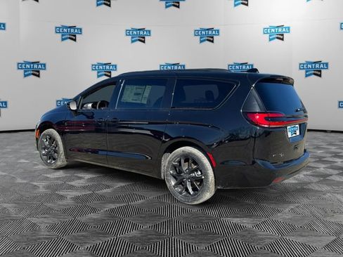 New 2026 Chrysler Pacifica Select w/ S Appearance Package AWD/4WD image 3