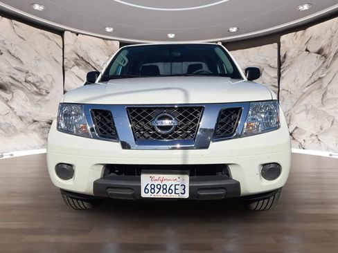 Used 2021 Nissan Frontier SV image 2