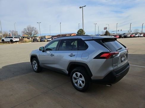 Used 2019 Toyota RAV4 LE image 5