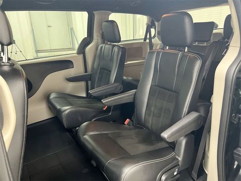 Used 2019 Dodge Grand Caravan SXT image 22